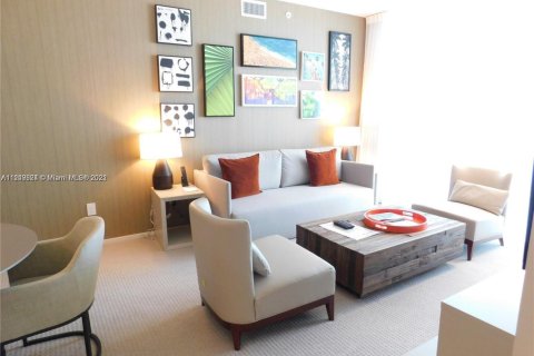 Condo in Hollywood, Florida, 2 bedrooms  № 2023110 - photo 13