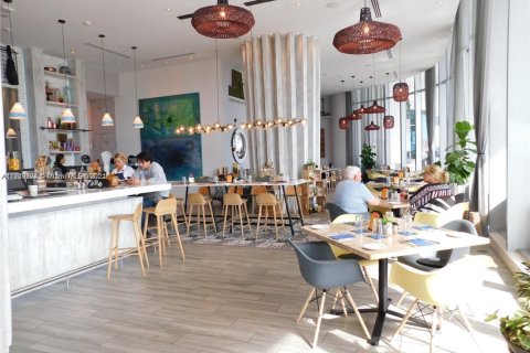 Condo in Hollywood, Florida, 2 bedrooms  № 2023110 - photo 28