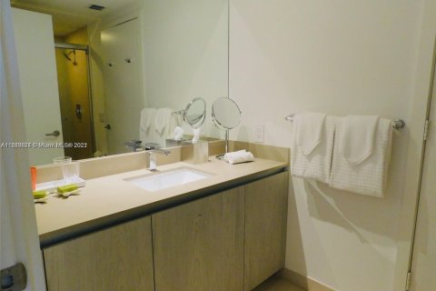 Condo in Hollywood, Florida, 2 bedrooms  № 2023110 - photo 23