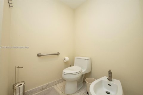 Condominio en venta en Miami, Florida, 2 dormitorios, 160.72 m2 № 2154836 - foto 29