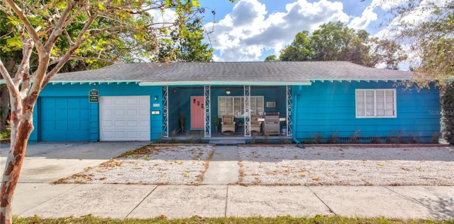 House in Sarasota, Florida 5 bedrooms, 195.09 sq.m. № 1384004