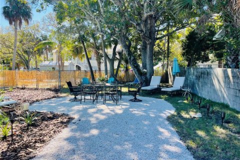 House in Sarasota, Florida 5 bedrooms, 195.09 sq.m. № 1384004 - photo 4