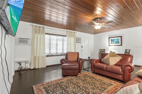 House in Sarasota, Florida 5 bedrooms, 195.09 sq.m. № 1384004 - photo 13