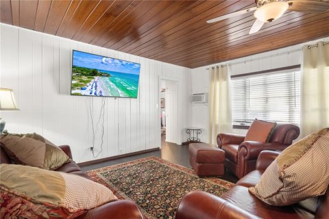 House in Sarasota, Florida 5 bedrooms, 195.09 sq.m. № 1384004 - photo 12