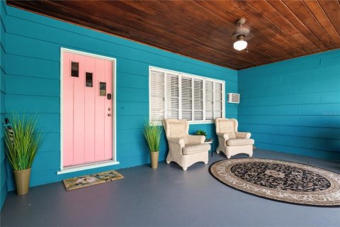 House in Sarasota, Florida 5 bedrooms, 195.09 sq.m. № 1384004 - photo 3