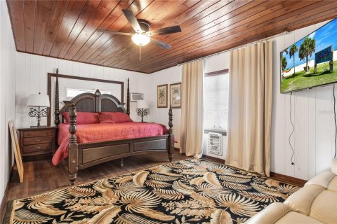 House in Sarasota, Florida 5 bedrooms, 195.09 sq.m. № 1384004 - photo 15