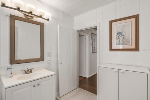 House in Sarasota, Florida 5 bedrooms, 195.09 sq.m. № 1384004 - photo 19