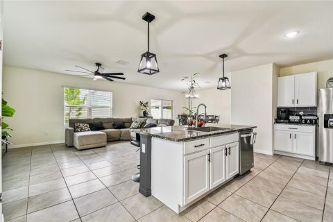 House in Wesley Chapel, Florida 4 bedrooms, 209.96 sq.m. № 1870194 - photo 9