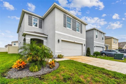House in Wesley Chapel, Florida 4 bedrooms, 209.96 sq.m. № 1870194 - photo 2