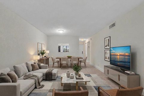 Condo in Coral Springs, Florida, 2 bedrooms № 2262870 - photo 3
