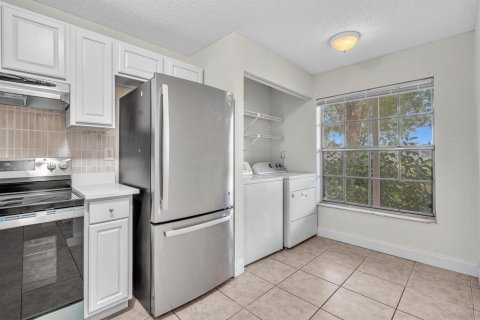 Condo in Coral Springs, Florida, 2 bedrooms № 2262870 - photo 5