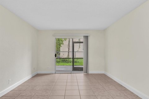 Condo in Coral Springs, Florida, 2 bedrooms № 2262870 - photo 14
