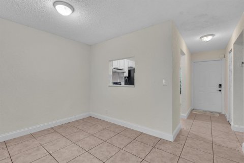 Condo in Coral Springs, Florida, 2 bedrooms № 2262870 - photo 12