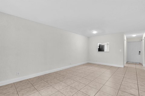 Condo in Coral Springs, Florida, 2 bedrooms № 2262870 - photo 22