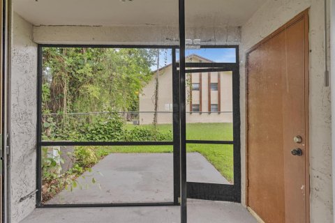 Condo in Coral Springs, Florida, 2 bedrooms № 2262870 - photo 16