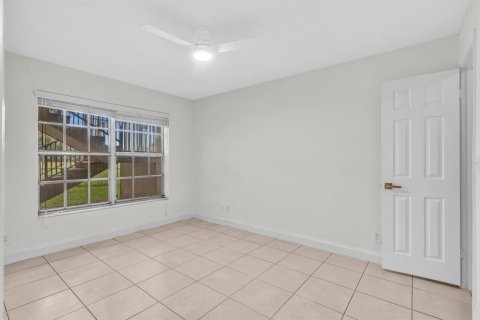 Condo in Coral Springs, Florida, 2 bedrooms № 2262870 - photo 25