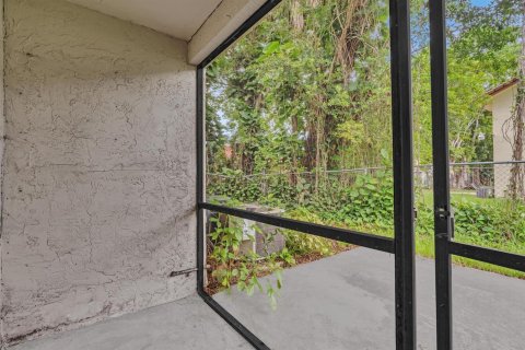 Condo in Coral Springs, Florida, 2 bedrooms № 2262870 - photo 18