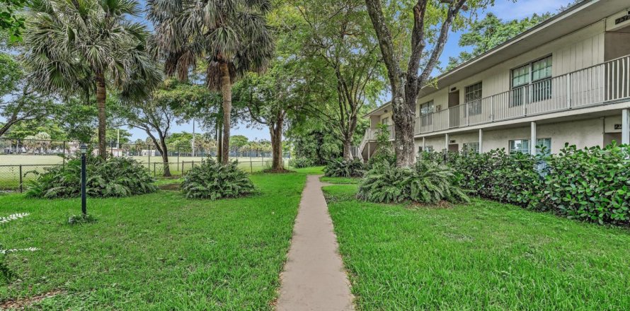 Condo in Coral Springs, Florida, 2 bedrooms № 2262870