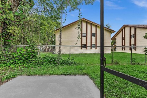 Condo in Coral Springs, Florida, 2 bedrooms № 2262870 - photo 19