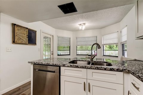 Casa en venta en New Port Richey, Florida, 3 dormitorios, 180.23 m2 № 1796852 - foto 17
