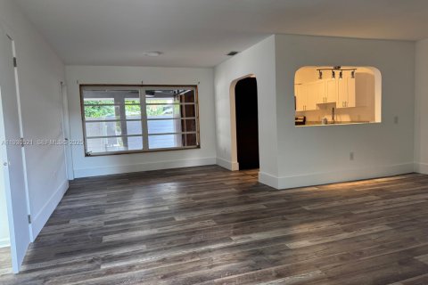 Villa ou maison à louer à Biscayne Park, Floride: 3 chambres, 158.68 m2 № 1989267 - photo 2