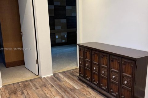 Villa ou maison à louer à Biscayne Park, Floride: 3 chambres, 158.68 m2 № 1989267 - photo 12