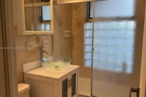 Villa ou maison à louer à Biscayne Park, Floride: 3 chambres, 158.68 m2 № 1989267 - photo 15