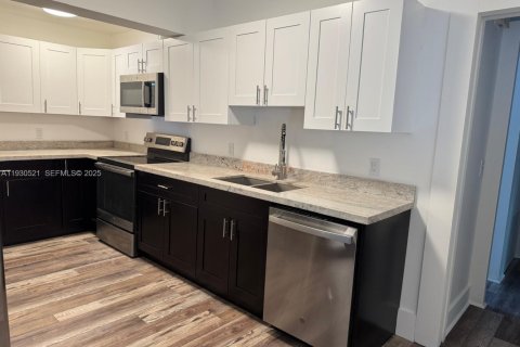 Villa ou maison à louer à Biscayne Park, Floride: 3 chambres, 158.68 m2 № 1989267 - photo 7