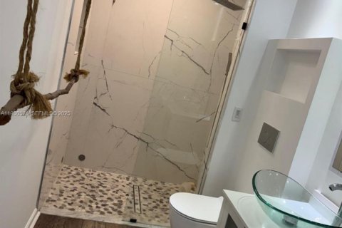 Villa ou maison à louer à Biscayne Park, Floride: 3 chambres, 158.68 m2 № 1989267 - photo 11