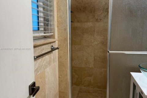 Villa ou maison à louer à Biscayne Park, Floride: 3 chambres, 158.68 m2 № 1989267 - photo 20