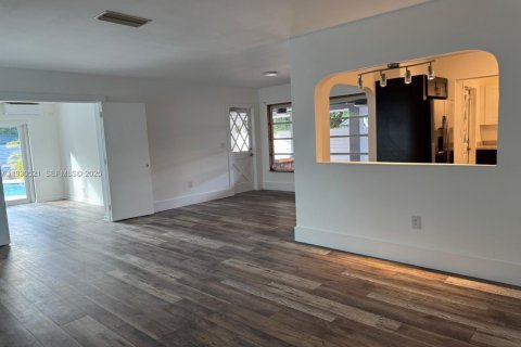 Villa ou maison à louer à Biscayne Park, Floride: 3 chambres, 158.68 m2 № 1989267 - photo 4