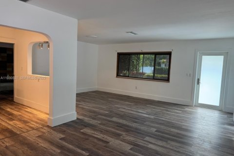 Villa ou maison à louer à Biscayne Park, Floride: 3 chambres, 158.68 m2 № 1989267 - photo 3