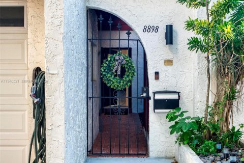 Townhouse in Miami, Florida 2 bedrooms, 165.37 sq.m. № 1997704 - photo 7