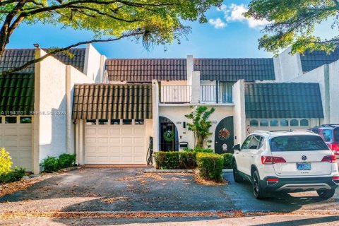 Townhouse in Miami, Florida 2 bedrooms, 165.37 sq.m. № 1997704 - photo 5