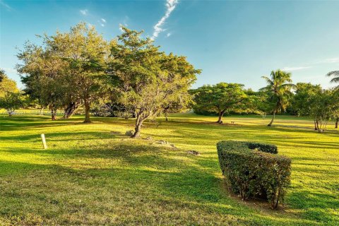 Townhouse in Miami, Florida 2 bedrooms, 165.37 sq.m. № 1997704 - photo 30