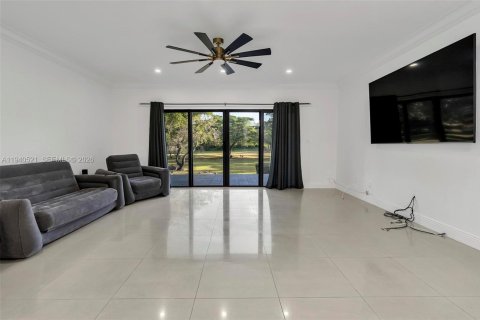 Townhouse in Miami, Florida 2 bedrooms, 165.37 sq.m. № 1997704 - photo 26