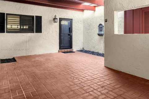 Townhouse in Miami, Florida 2 bedrooms, 165.37 sq.m. № 1997704 - photo 9