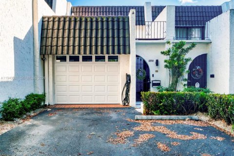 Townhouse in Miami, Florida 2 bedrooms, 165.37 sq.m. № 1997704 - photo 6