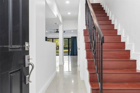 Townhouse in Miami, Florida 2 bedrooms, 165.37 sq.m. № 1997704 - photo 10