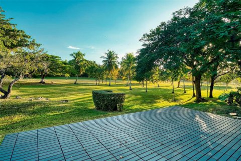 Townhouse in Miami, Florida 2 bedrooms, 165.37 sq.m. № 1997704 - photo 29