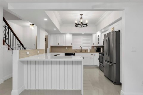 Townhouse in Miami, Florida 2 bedrooms, 165.37 sq.m. № 1997704 - photo 17