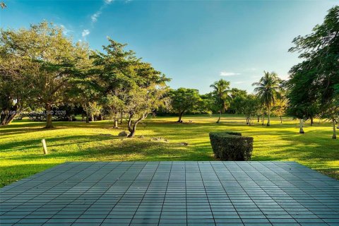 Townhouse in Miami, Florida 2 bedrooms, 165.37 sq.m. № 1997704 - photo 28