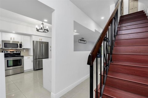 Townhouse in Miami, Florida 2 bedrooms, 165.37 sq.m. № 1997704 - photo 12