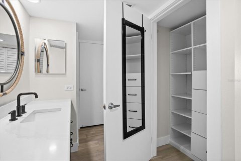 Condominio en alquiler en Treasure Island, Florida, 1 dormitorio, 82.22 m2 № 1808122 - foto 23
