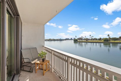 Condominio en alquiler en Treasure Island, Florida, 1 dormitorio, 82.22 m2 № 1808122 - foto 27