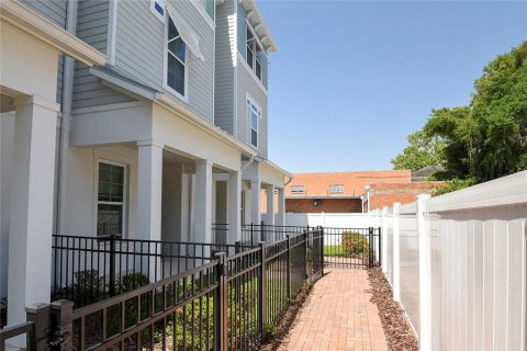 Townhouse in Orlando, Florida 3 bedrooms, 168.8 sq.m. № 1723379 - photo 4