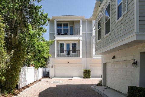 Townhouse in Orlando, Florida 3 bedrooms, 168.8 sq.m. № 1723379 - photo 1