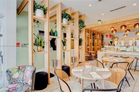 Купить коммерческую недвижимость в Корал-Гейблс, Флорида № 1961341 - фото 3