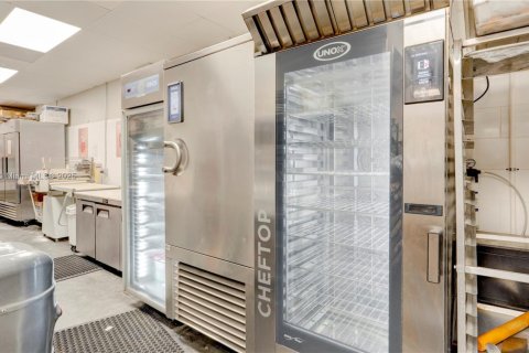 Купить коммерческую недвижимость в Корал-Гейблс, Флорида № 1961341 - фото 8