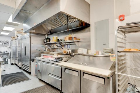 Купить коммерческую недвижимость в Корал-Гейблс, Флорида № 1961341 - фото 7